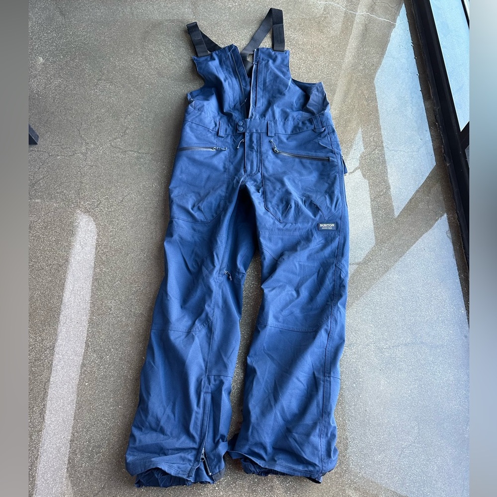 Men’s Navy Blue Burton snowboard Bib size M = LIKE NEW